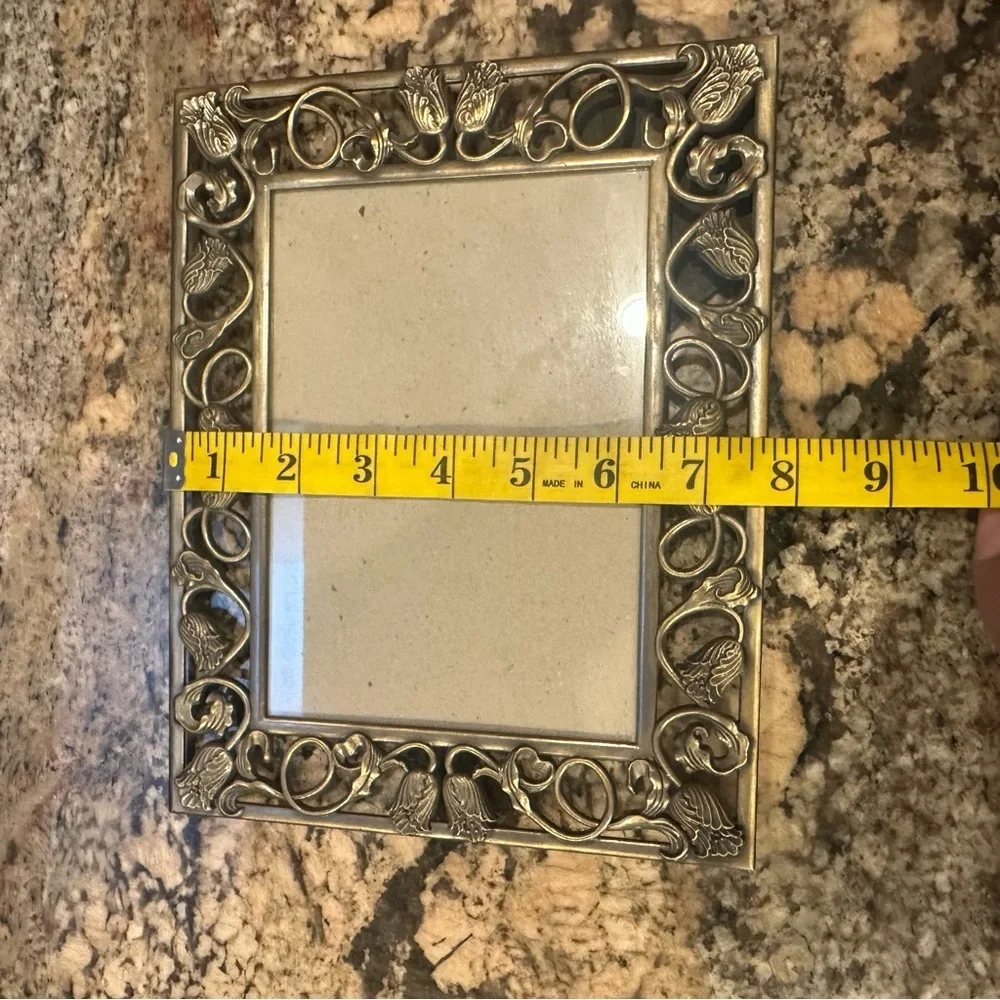 Vtg Gold Tone Tulip Metal Double Frame 3.5” x 5” Photos